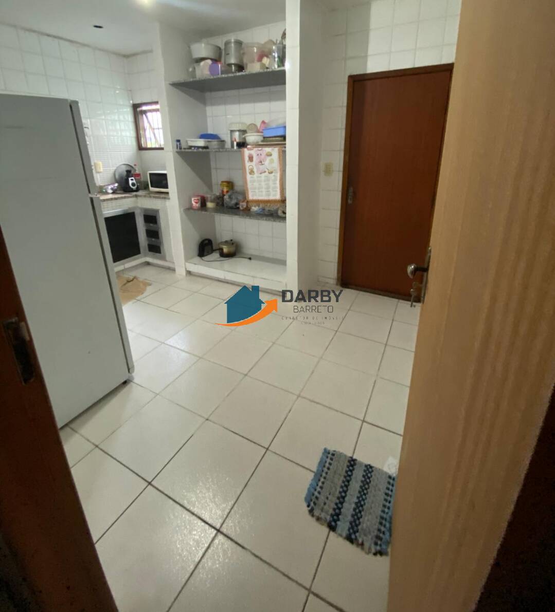 Casa à venda com 7 quartos, 225m² - Foto 11