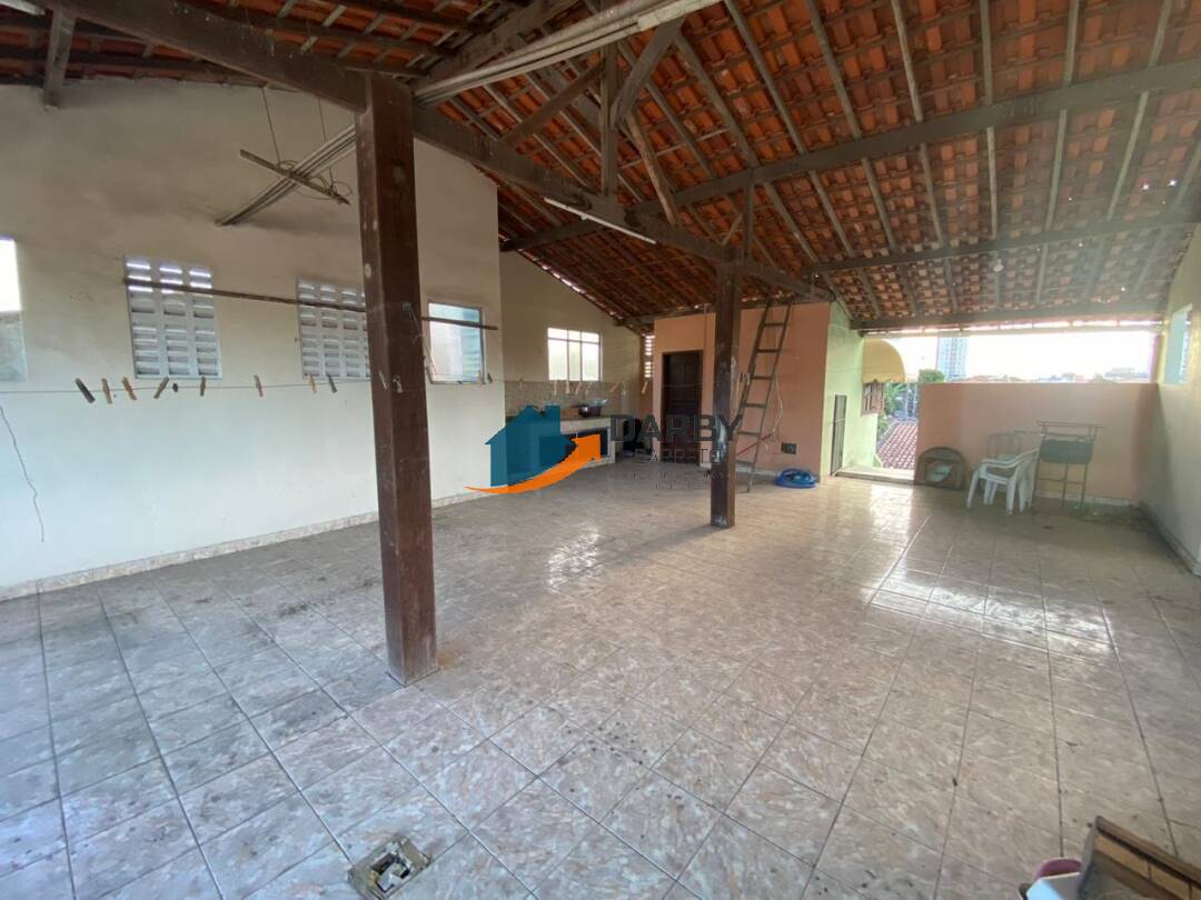 Casa à venda com 7 quartos, 225m² - Foto 10