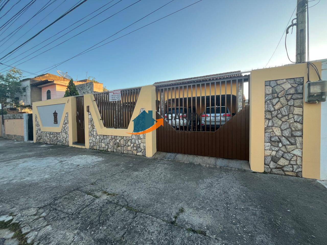 Casa à venda com 3 quartos, 360m² - Foto 1