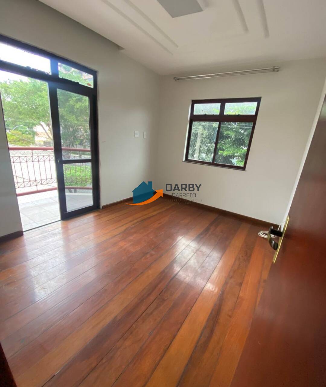 Apartamento à venda com 3 quartos, 136m² - Foto 2