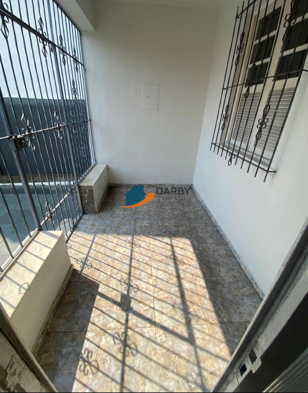 Casa para alugar com 5 quartos, 200m² - Foto 2