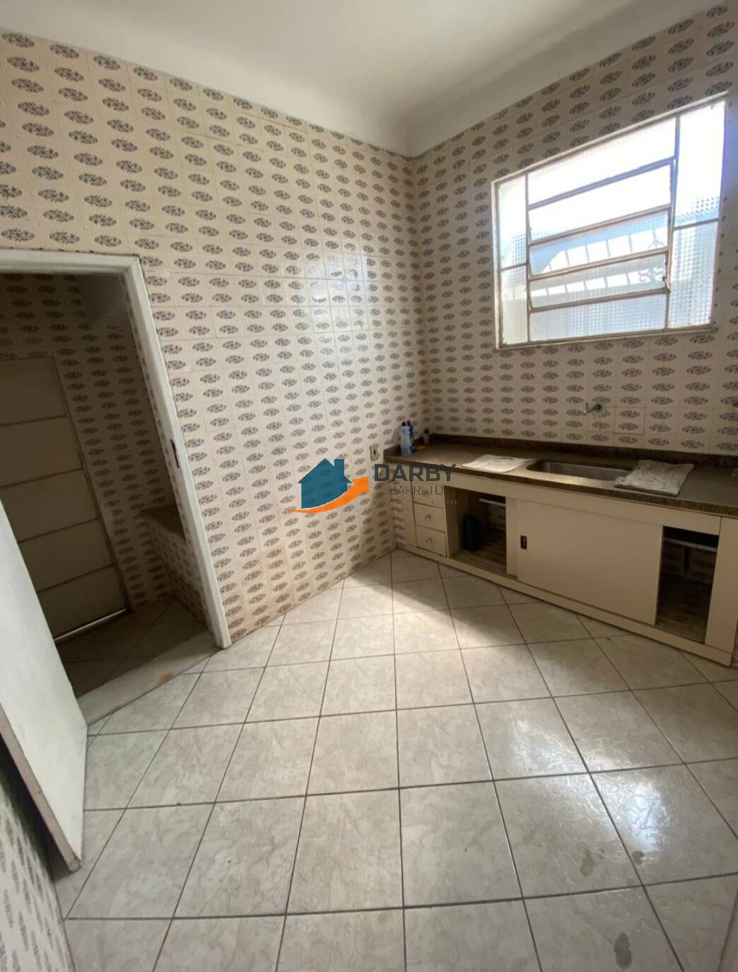 Casa para alugar com 5 quartos, 200m² - Foto 11