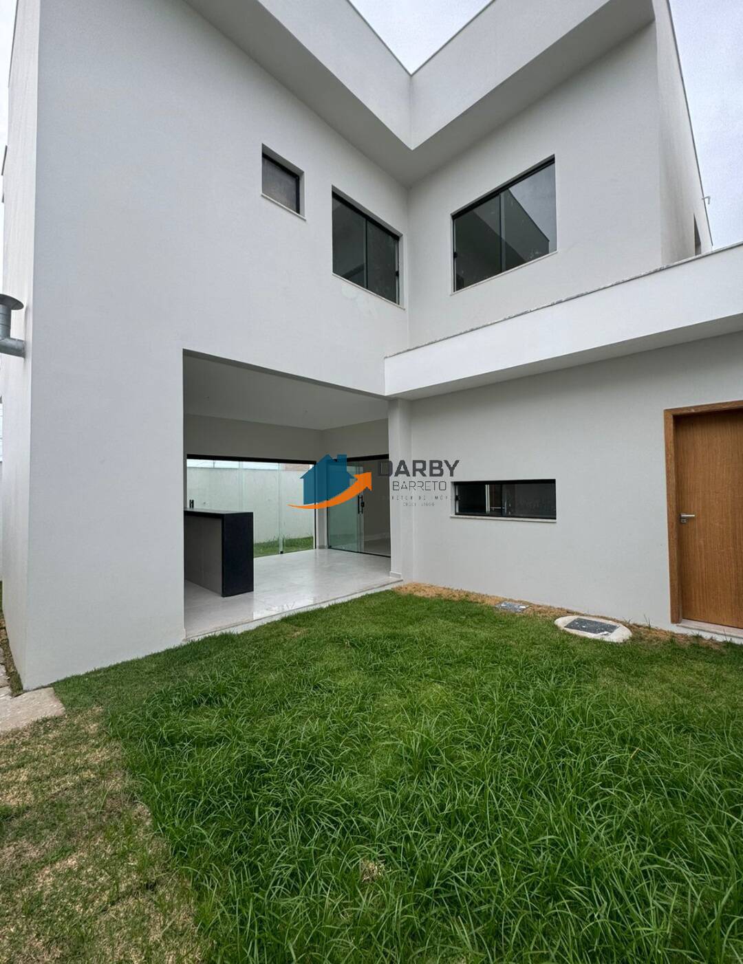 Casa à venda com 3 quartos, 210m² - Foto 2