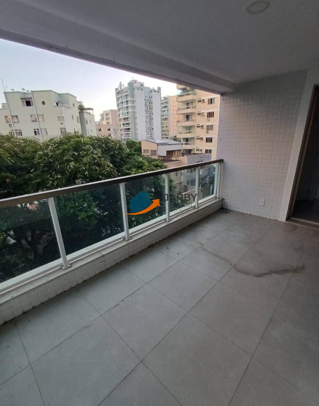 Apartamento à venda com 3 quartos, 115m² - Foto 1