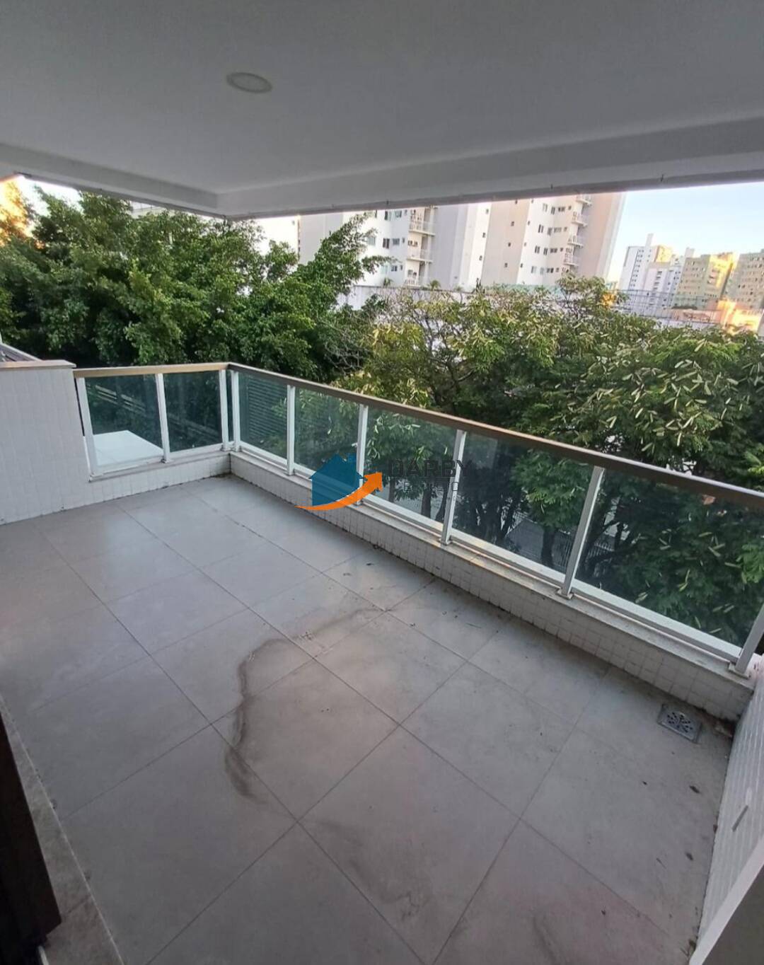 Apartamento à venda com 3 quartos, 115m² - Foto 2